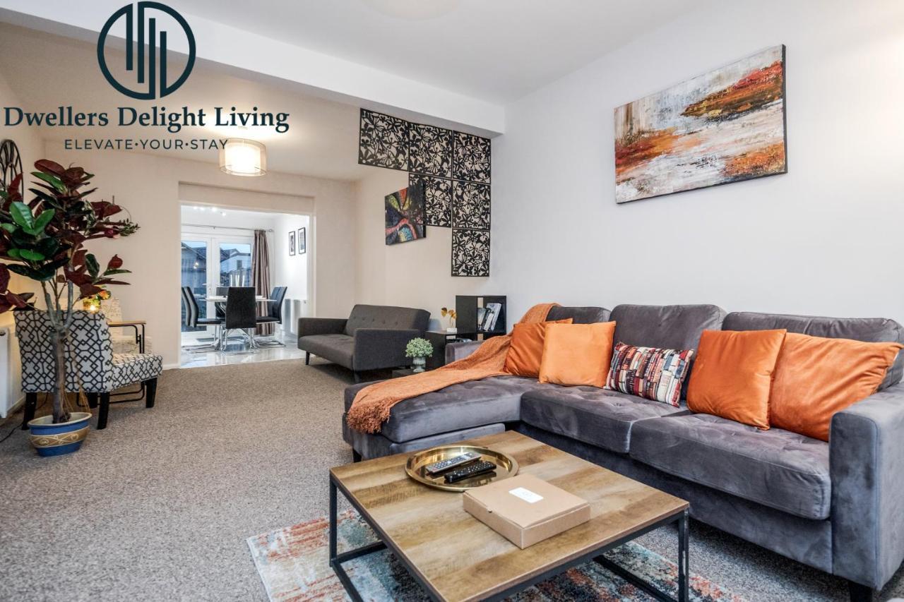 Dwellers Delight Living Ltd Serviced Accommodation Fabulous House 3 Bedroom, Hainault Prime Location ,Greater London With Parking & Wifi, 2 Bathroom, Garden Chigwell Eksteriør bilde