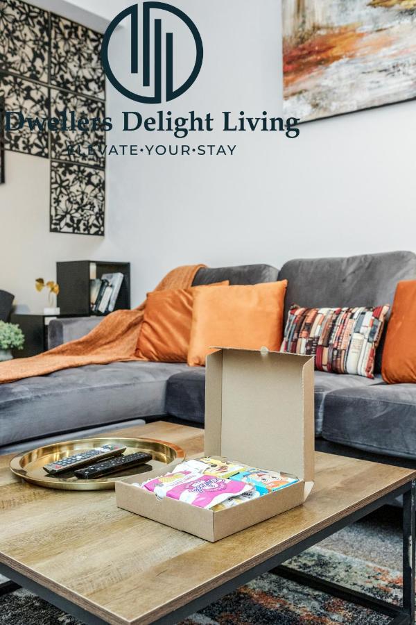 Dwellers Delight Living Ltd Serviced Accommodation Fabulous House 3 Bedroom, Hainault Prime Location ,Greater London With Parking & Wifi, 2 Bathroom, Garden Chigwell Eksteriør bilde