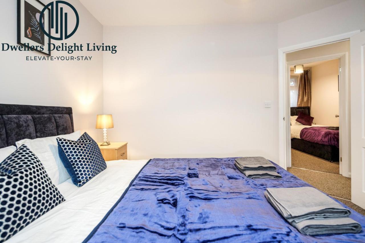 Dwellers Delight Living Ltd Serviced Accommodation Fabulous House 3 Bedroom, Hainault Prime Location ,Greater London With Parking & Wifi, 2 Bathroom, Garden Chigwell Eksteriør bilde