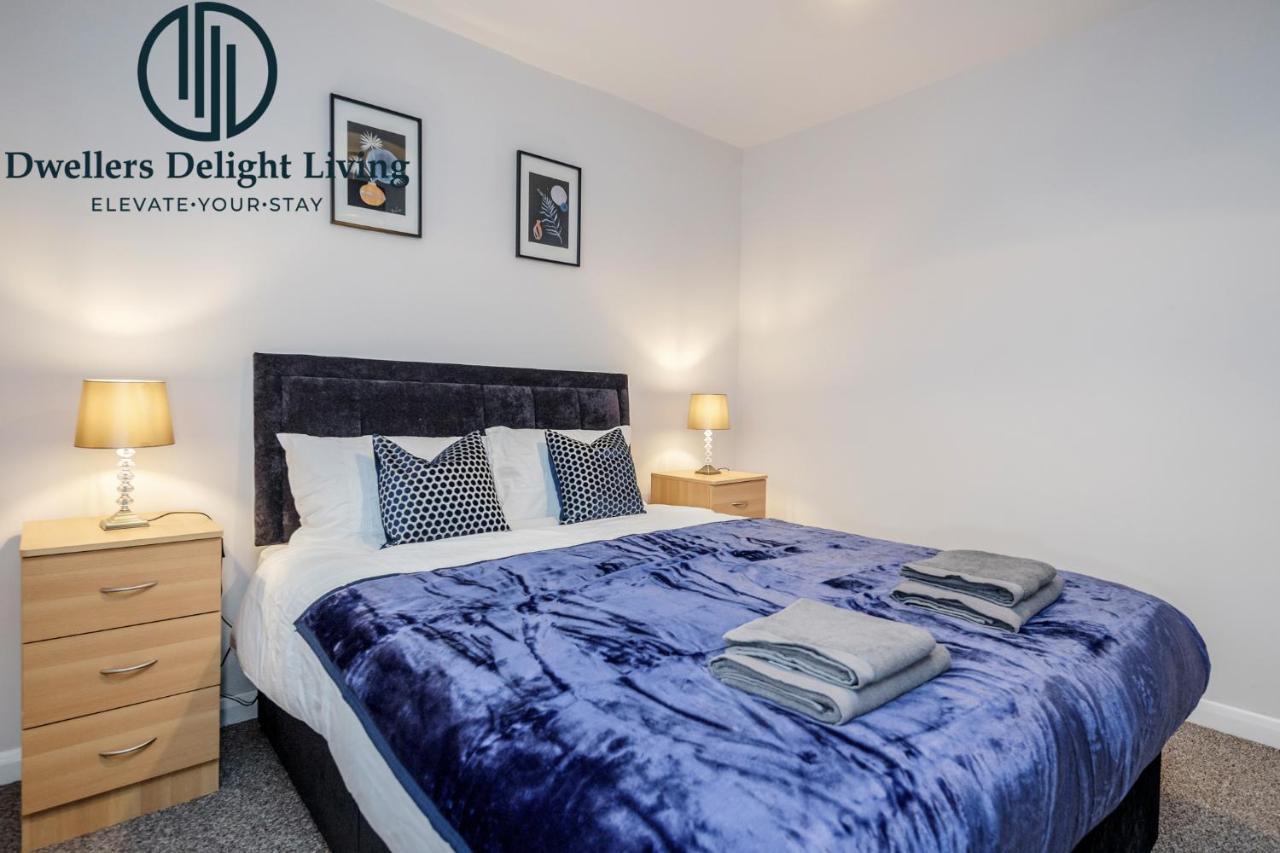 Dwellers Delight Living Ltd Serviced Accommodation Fabulous House 3 Bedroom, Hainault Prime Location ,Greater London With Parking & Wifi, 2 Bathroom, Garden Chigwell Eksteriør bilde
