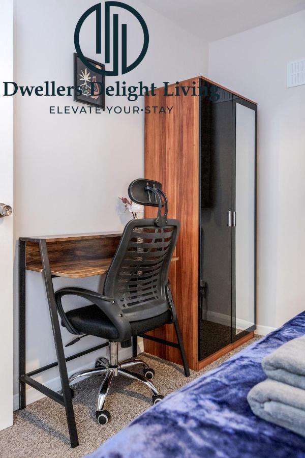Dwellers Delight Living Ltd Serviced Accommodation Fabulous House 3 Bedroom, Hainault Prime Location ,Greater London With Parking & Wifi, 2 Bathroom, Garden Chigwell Eksteriør bilde