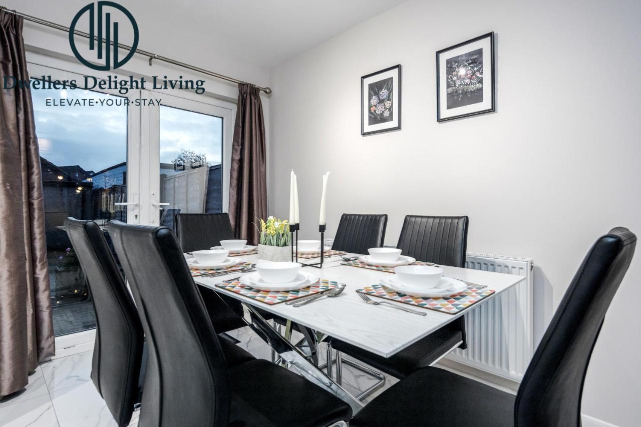 Dwellers Delight Living Ltd Serviced Accommodation Fabulous House 3 Bedroom, Hainault Prime Location ,Greater London With Parking & Wifi, 2 Bathroom, Garden Chigwell Eksteriør bilde
