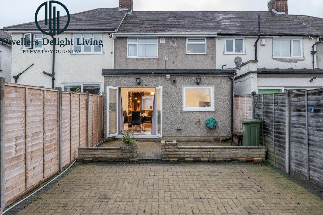 Dwellers Delight Living Ltd Serviced Accommodation Fabulous House 3 Bedroom, Hainault Prime Location ,Greater London With Parking & Wifi, 2 Bathroom, Garden Chigwell Eksteriør bilde